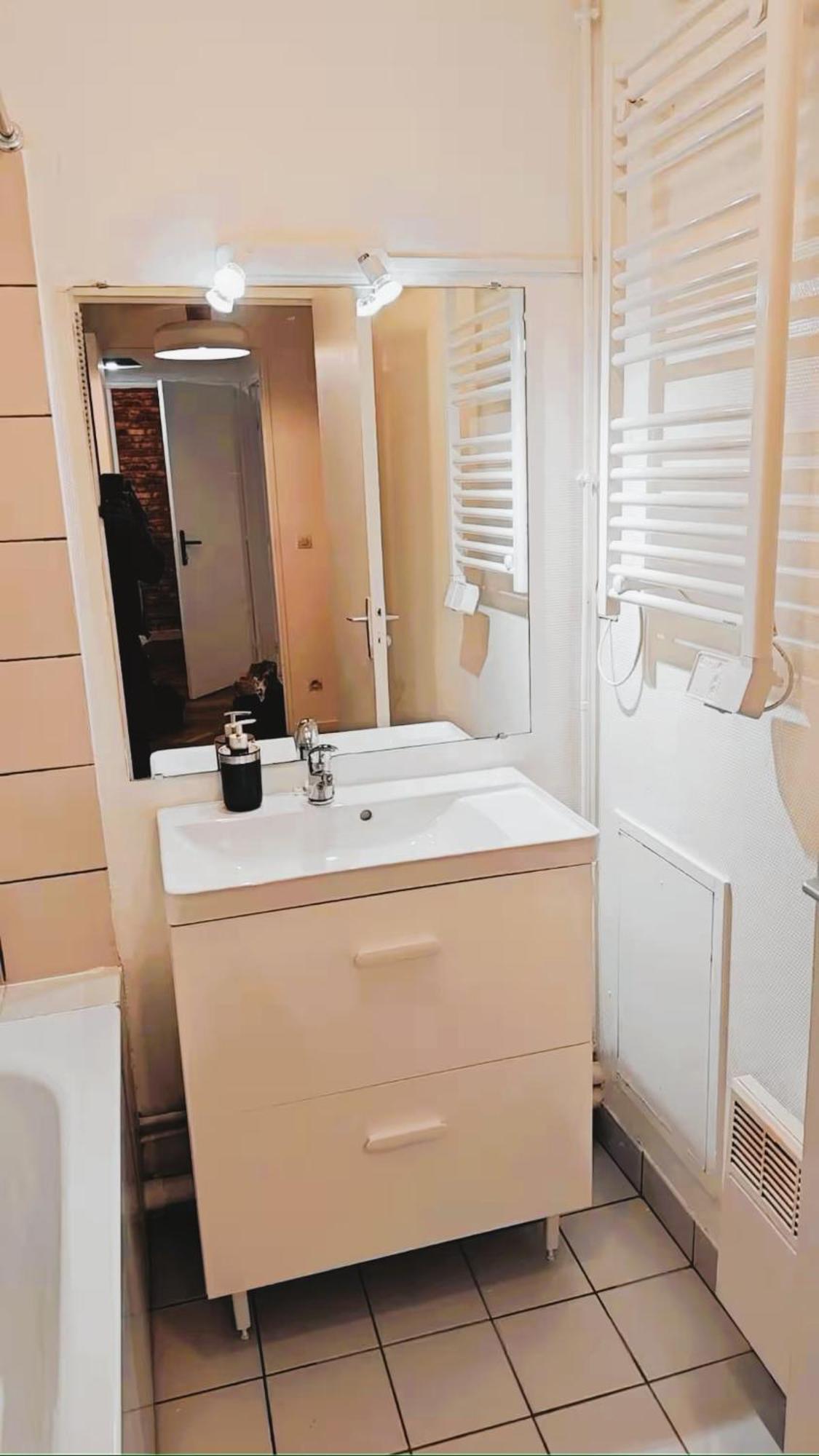 Mini-Studio Avec Kitchenette Ou Chambre Confort Avec Frigo Et Tv - Parking En Option Sur Resa ! Chaville Exterior foto