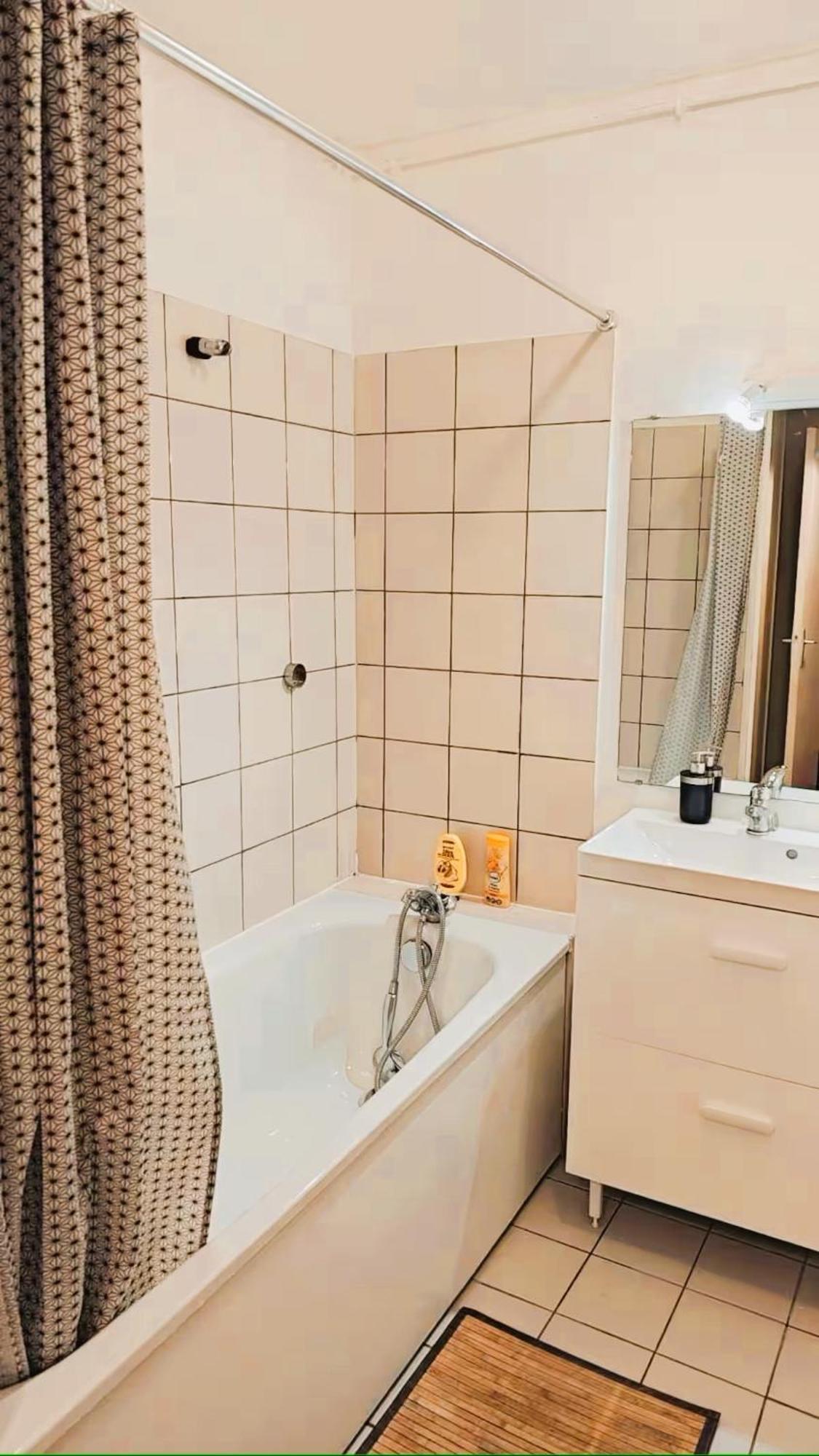 Mini-Studio Avec Kitchenette Ou Chambre Confort Avec Frigo Et Tv - Parking En Option Sur Resa ! Chaville Exterior foto